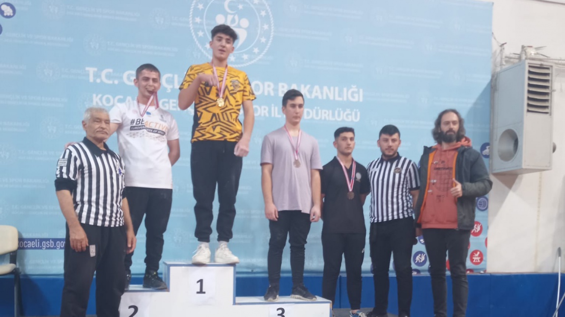 Bilek Güreşinde Dünya 3.Lüğü ve Türkiye Şampiyonluklarından sonra Okul Sporlarında da Birinciyiz